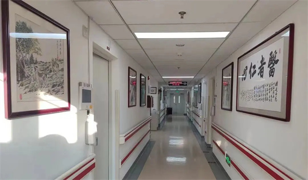 【中醫(yī)優(yōu)勢(shì)?？啤课髟丰t(yī)院老年病科：中醫(yī)藥托起老人幸?！巴砬缣臁? />
      </a>
     </div> 
   <div   id=